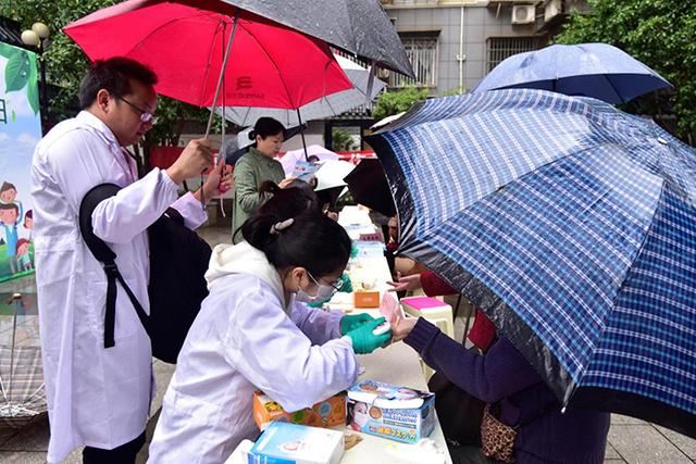 携手防治糖尿病，守护健康新生活——湖南省疾控中心专家进社区开展主题宣传与服务